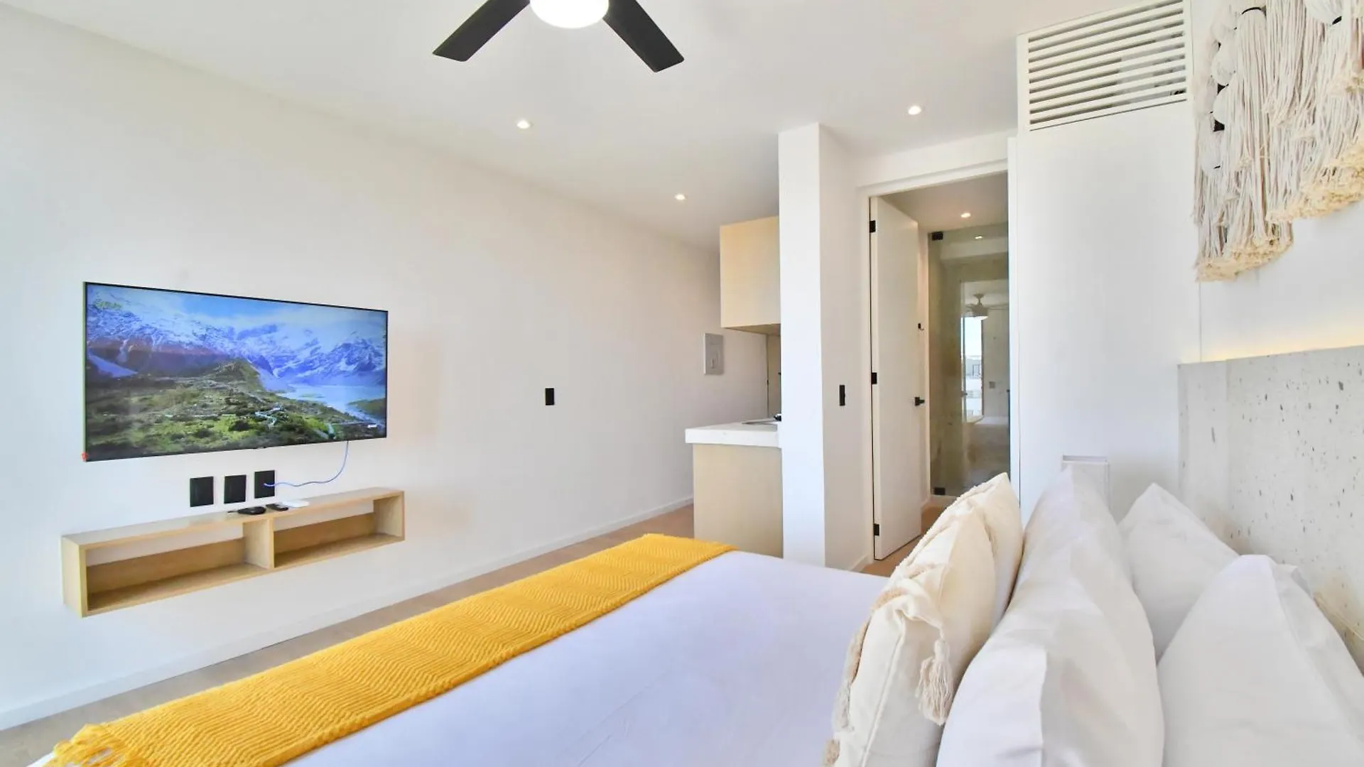 Kumaru Suites By The Spot Rentals Playa del Carmen Apartment