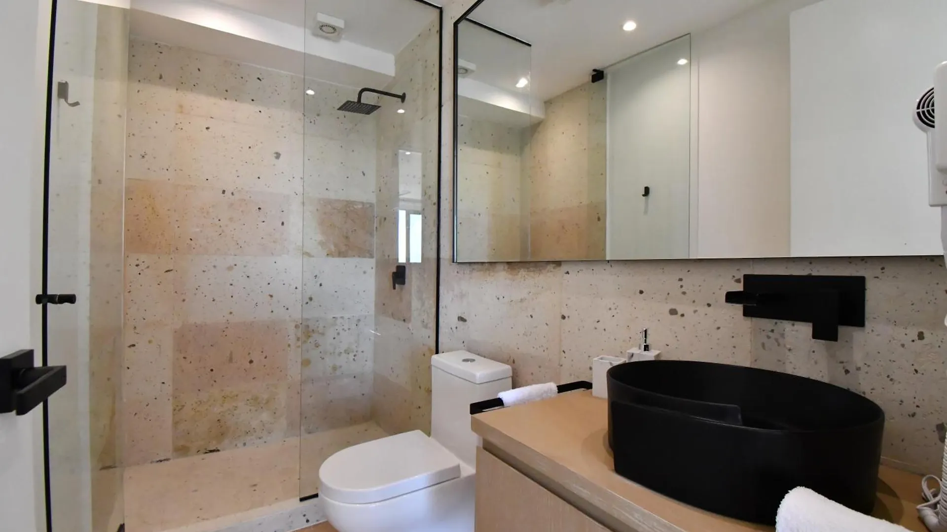 Kumaru Suites By The Spot Rentals Playa del Carmen Apartment